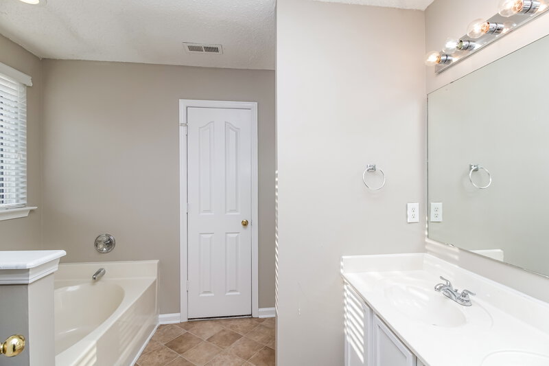 1,845/Mo, 10535 Green Hedge Ave Charlotte, NC 28269 Main Bathroom View