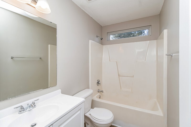 1,845/Mo, 10535 Green Hedge Ave Charlotte, NC 28269 Bathroom View