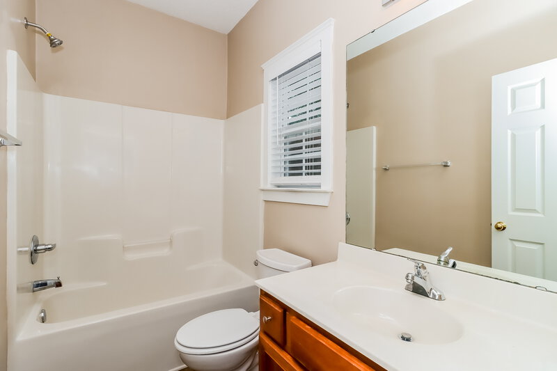 2,055/Mo, 13413 Glenwyck Ln Huntersville, NC 28078 Bathroom View