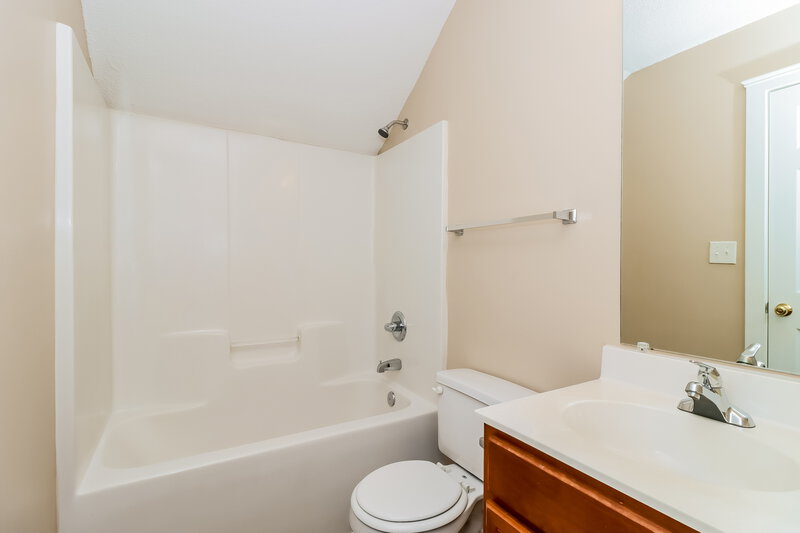 2,055/Mo, 13413 Glenwyck Ln Huntersville, NC 28078 Bathroom View 2