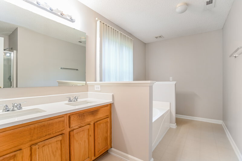 2,315/Mo, 9361 Golden Pond Dr Charlotte, NC 28269 Main Bathroom View