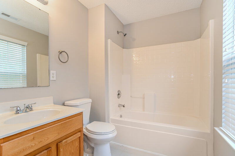 2,315/Mo, 9361 Golden Pond Dr Charlotte, NC 28269 Bathroom View
