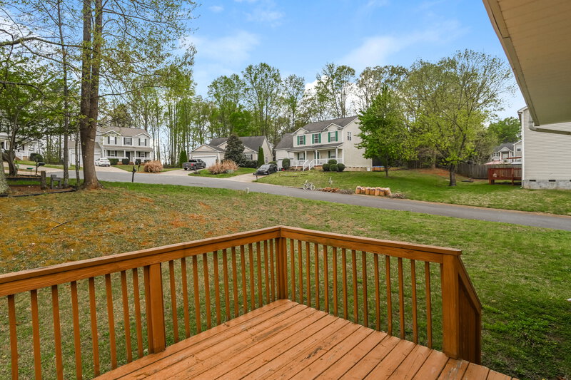 2,315/Mo, 9361 Golden Pond Dr Charlotte, NC 28269 Deck View