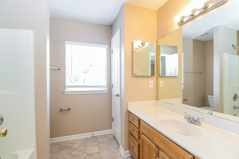 2,580/Mo, 7205 Sandown Ct Harrisburg, NC 28075 Main Bathroom View