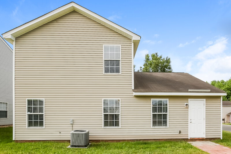 1,965/Mo, 1405 Summer Coach Dr Charlotte, NC 28216 Rear View 2