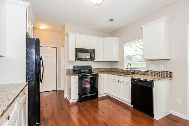 1,980/Mo, 6314 Dillard Ridge Dr Charlotte, NC 28216 Kitchen View 2