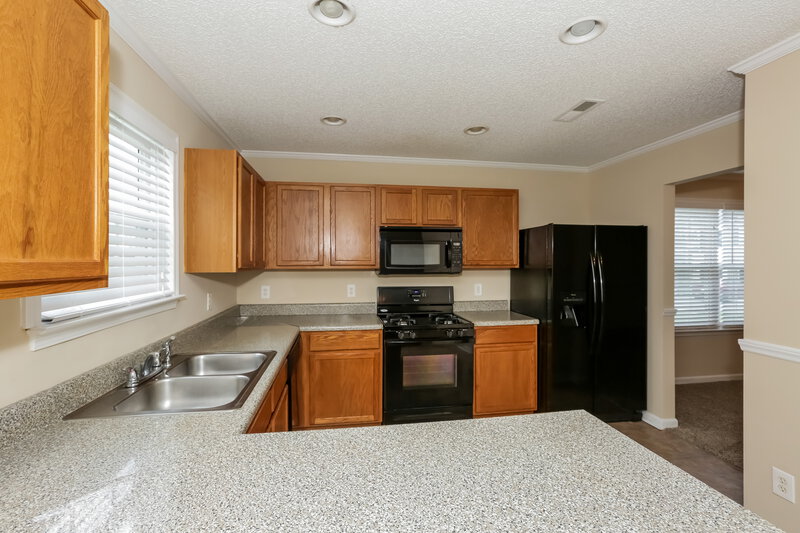 2,860/Mo, 10419 Pickerel Ln Charlotte, NC 28213 Kitchen View 2