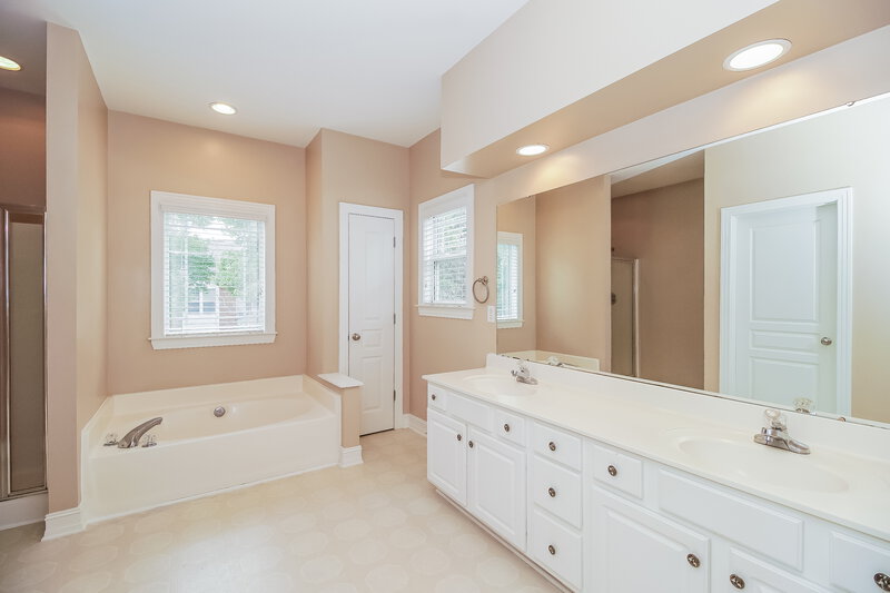 2,335/Mo, 19056 Coachmans Trce Cornelius, NC 28031 Main Bathroom View