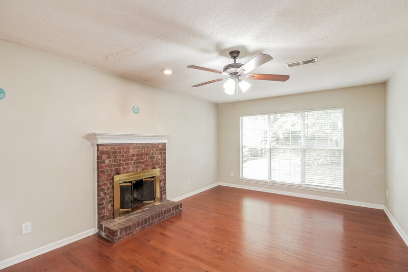 2,195/Mo, 8433 Woodford Bridge Dr Charlotte, NC 28216 Living Room View 2