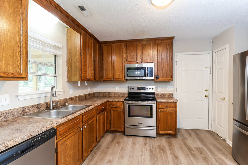 2,155/Mo, 8433 Woodford Bridge Dr Charlotte, NC 28216 Kitchen View