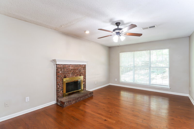 2,155/Mo, 8433 Woodford Bridge Dr Charlotte, NC 28216 Family Room View 2