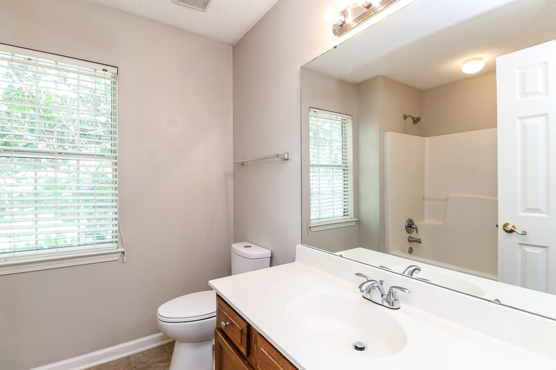2,155/Mo, 8433 Woodford Bridge Dr Charlotte, NC 28216 Bathroom View