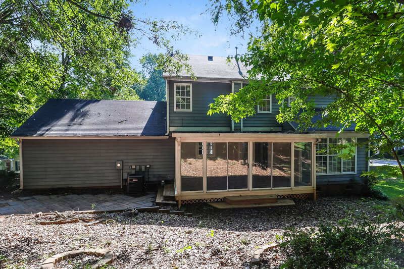 2,155/Mo, 8433 Woodford Bridge Dr Charlotte, NC 28216 Rear View