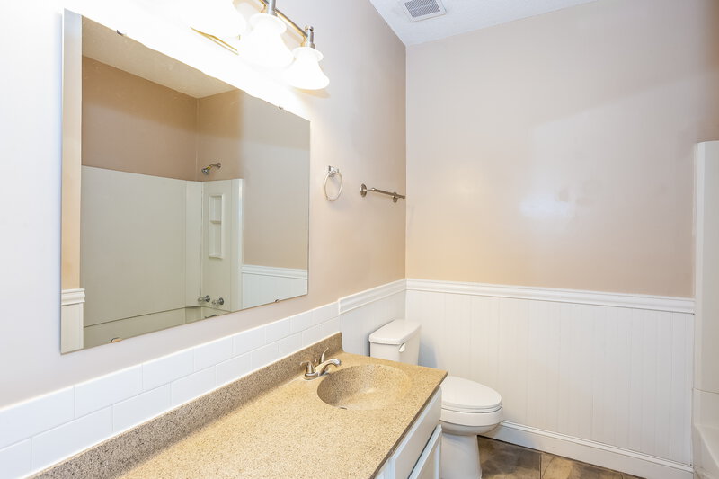 1,850/Mo, 13409 Baker Mills Rd Pineville, NC 28134 Main Bathroom View