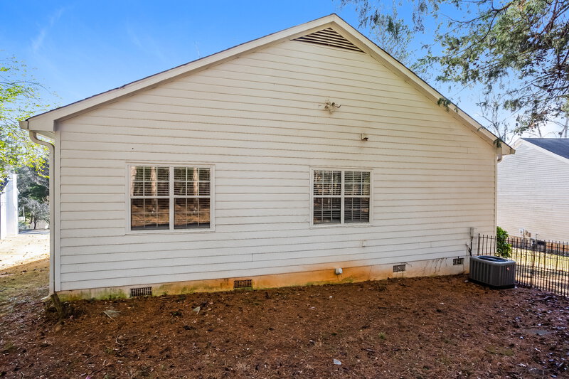 1,850/Mo, 13409 Baker Mills Rd Pineville, NC 28134 Rear View