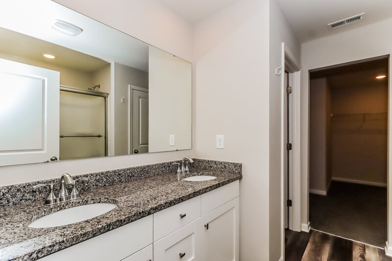 1,910/Mo, 105 Fosters Glen Pl Mooresville, NC 28115 Main Bathroom View