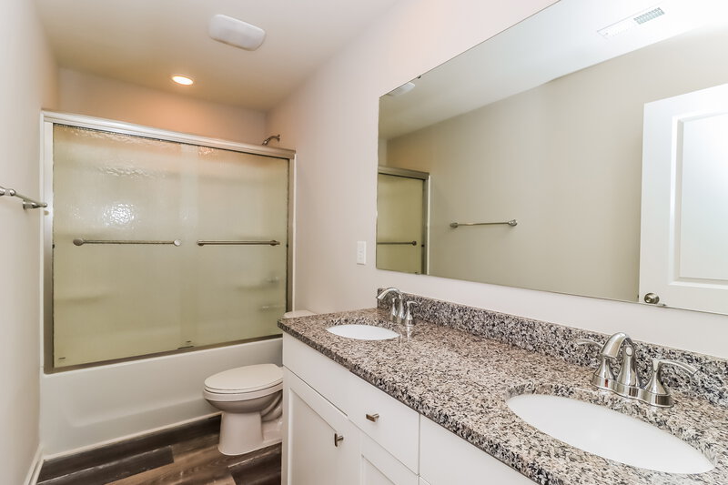 1,910/Mo, 105 Fosters Glen Pl Mooresville, NC 28115 Bathroom View