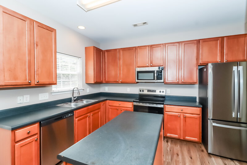 2,405/Mo, 1316 Kersey Glen Ln Charlotte, NC 28216 Kitchen View