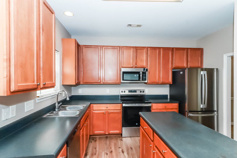 2,405/Mo, 1316 Kersey Glen Ln Charlotte, NC 28216 Kitchen View 2