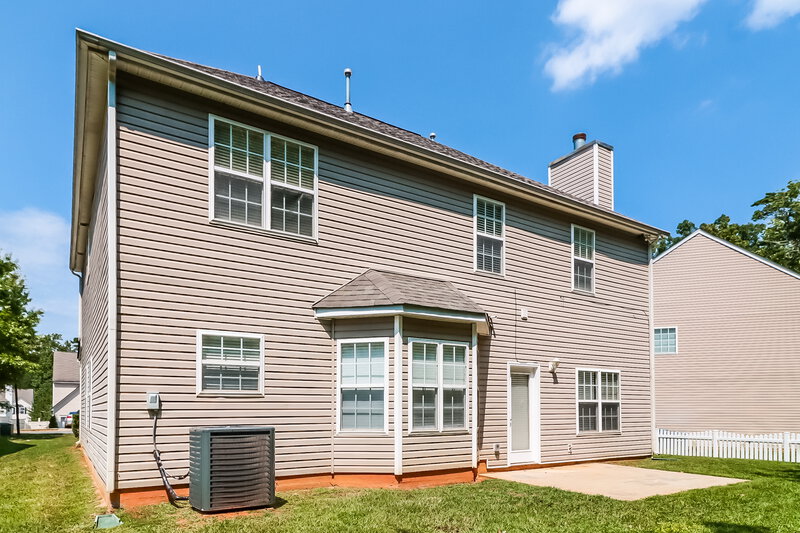 2,405/Mo, 1316 Kersey Glen Ln Charlotte, NC 28216 Rear View 3