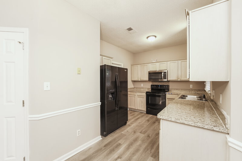 1,985/Mo, 3226 Burkston Rd Charlotte, NC 28269 Kitchen View 2