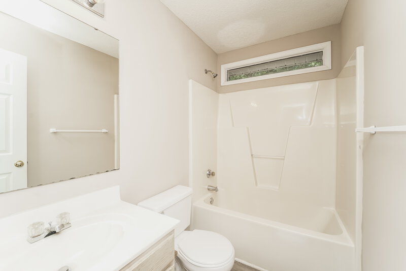 1,985/Mo, 3226 Burkston Rd Charlotte, NC 28269 Bathroom View