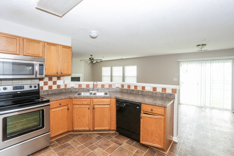 2,830/Mo, 10819 Carstairs St Charlotte, NC 28213 Kitchen View 2