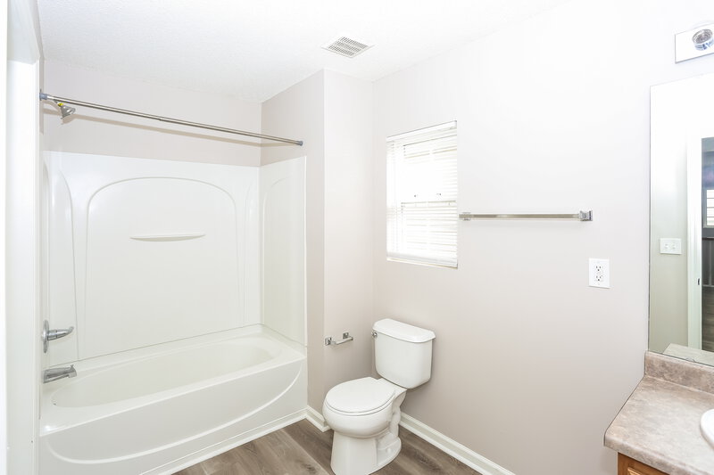 2,830/Mo, 10819 Carstairs St Charlotte, NC 28213 Bathroom View