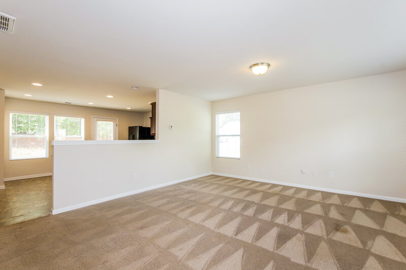 1,820/Mo, 5605 Twin Brook Dr Charlotte, NC 28269 Living Room View 2