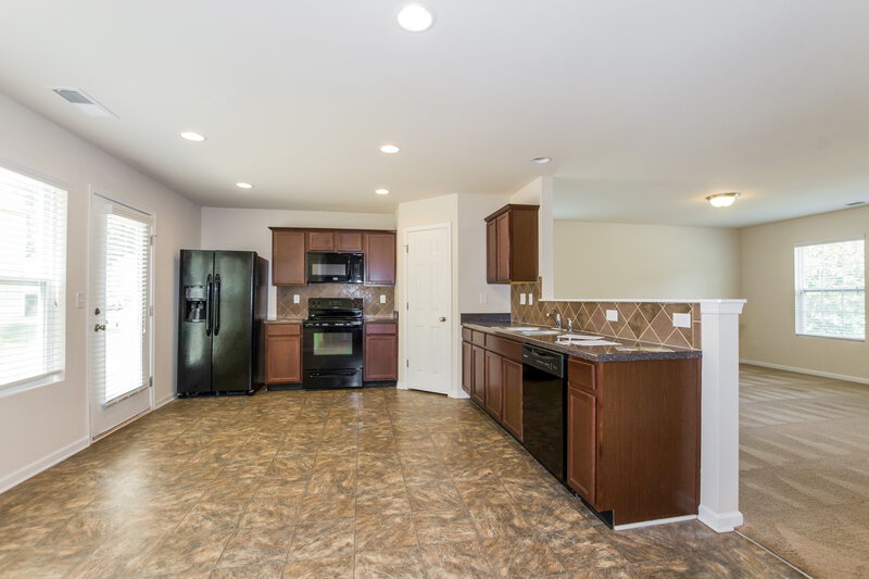 1,820/Mo, 5605 Twin Brook Dr Charlotte, NC 28269 Kitchen View