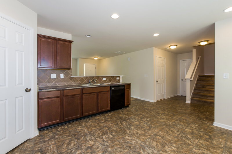 1,820/Mo, 5605 Twin Brook Dr Charlotte, NC 28269 Kitchen View 3