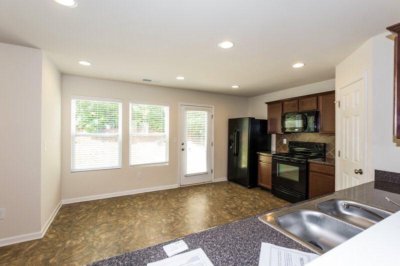 1,820/Mo, 5605 Twin Brook Dr Charlotte, NC 28269 Kitchen View 4