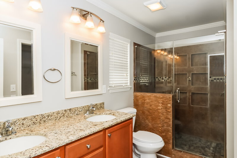 2,115/Mo, 135 Tilton Dr Mooresville, NC 28115 Main Bathroom View