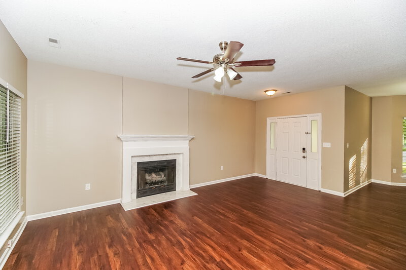 2,275/Mo, 5202 Hedgecrest Pl Charlotte, NC 28269 Living Room View