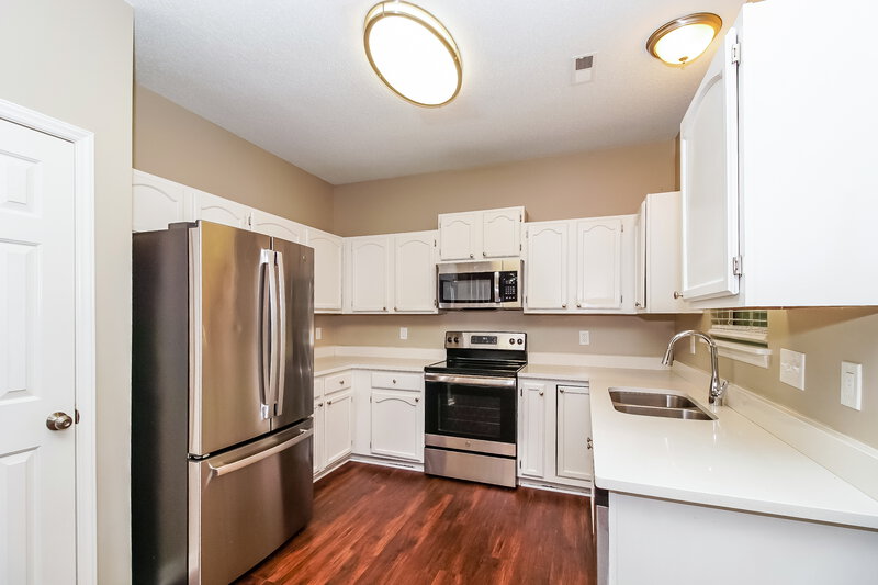 2,275/Mo, 5202 Hedgecrest Pl Charlotte, NC 28269 Kitchen View