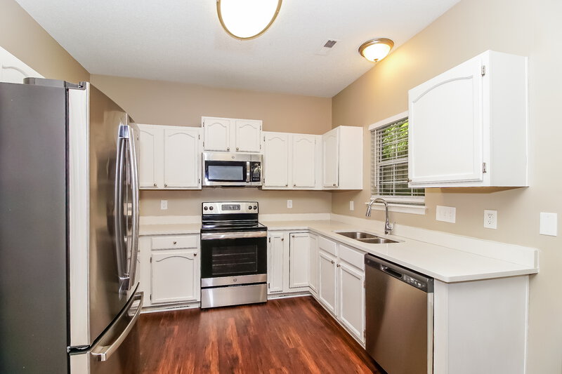 2,275/Mo, 5202 Hedgecrest Pl Charlotte, NC 28269 Kitchen View 2