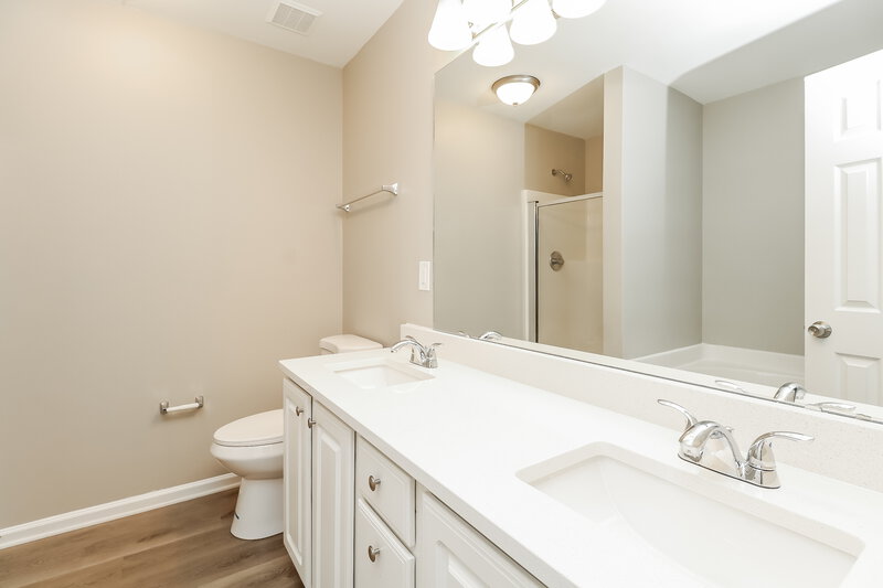 2,025/Mo, 1104 Ametrine Ln Dallas, NC 28034 Main Bathroom View