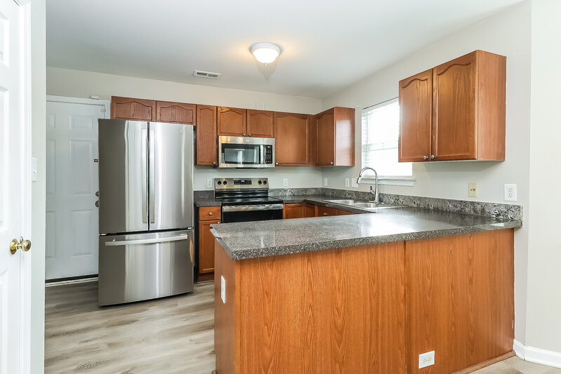 2,370/Mo, 4511 Tabcat Ct Charlotte, NC 28273 Kitchen View 2