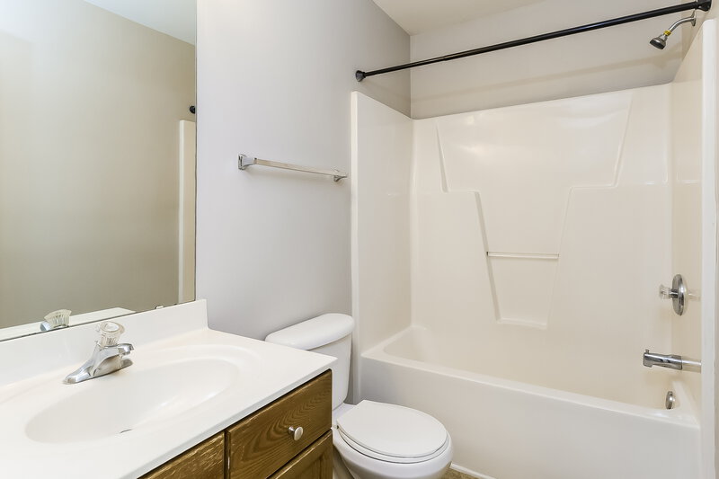 2,370/Mo, 4511 Tabcat Ct Charlotte, NC 28273 Bathroom View