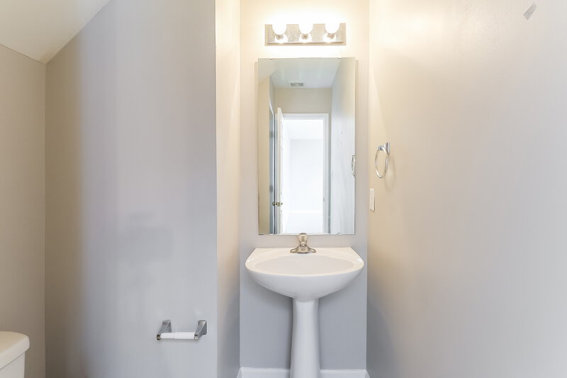 2,370/Mo, 4511 Tabcat Ct Charlotte, NC 28273 Bathroom View 2