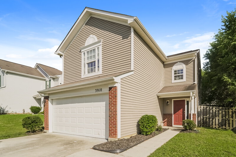 2,015/Mo, 3910 Hunter Hill Ln Charlotte, NC 28216 Front View