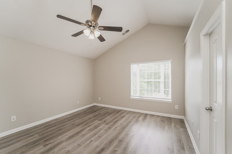 2,015/Mo, 3910 Hunter Hill Ln Charlotte, NC 28216 Main Bedroom View 2