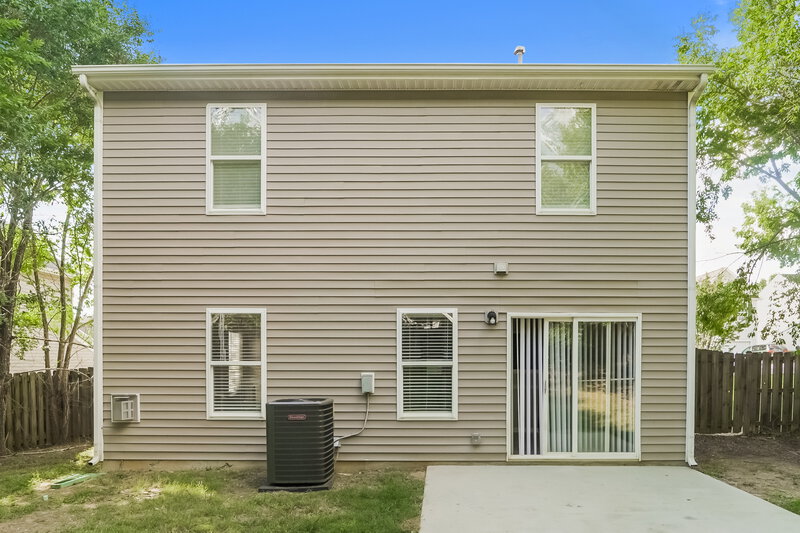 2,015/Mo, 3910 Hunter Hill Ln Charlotte, NC 28216 Rear View