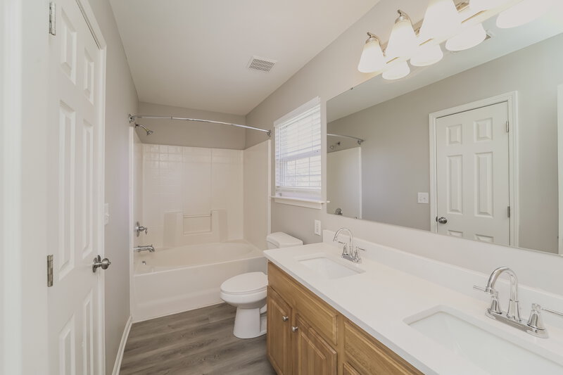 1,960/Mo, 4114 Hathaway Hills Dr Charlotte, NC 28214 Main Bathroom View