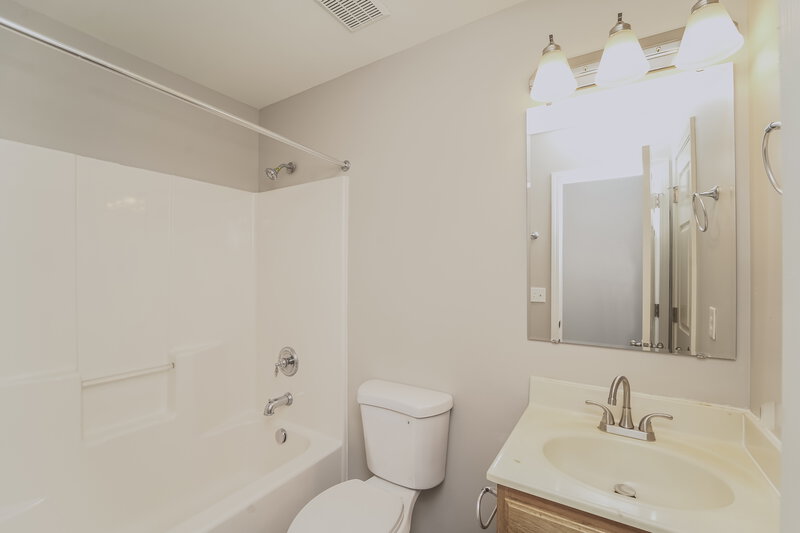 1,960/Mo, 4114 Hathaway Hills Dr Charlotte, NC 28214 Bathroom View