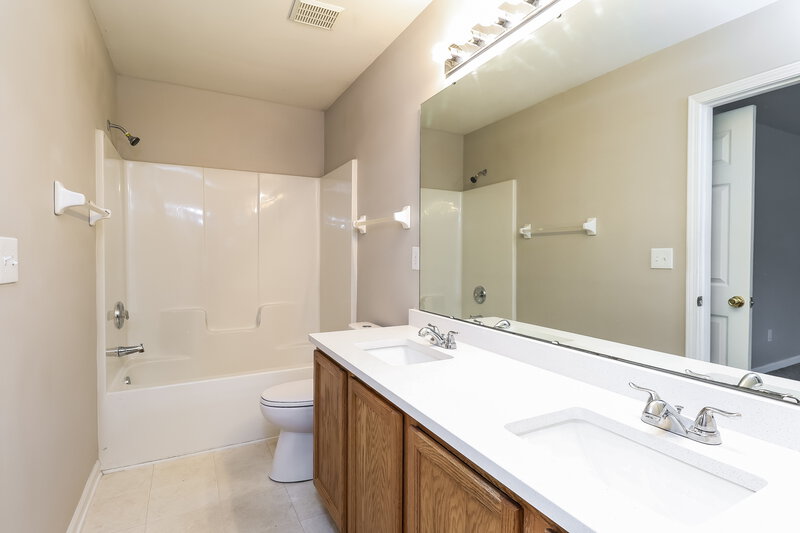 1,855/Mo, 7950 Bristle Ln Charlotte, NC 28214 Main Bathroom View