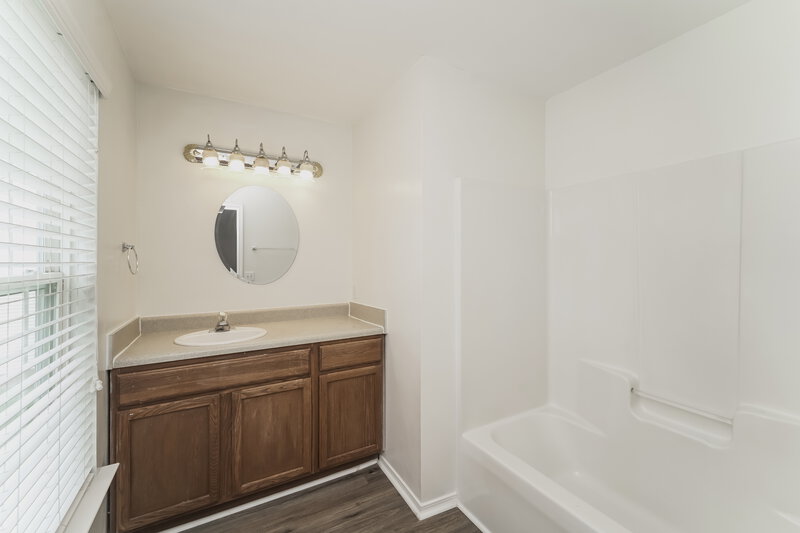 1,615/Mo, 2041 Mallard Pine Ct Charlotte, NC 28262 Main Bathroom View