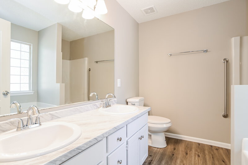 2,165/Mo, 230 Amir Cir Matthews, NC 28105 Main Bathroom View