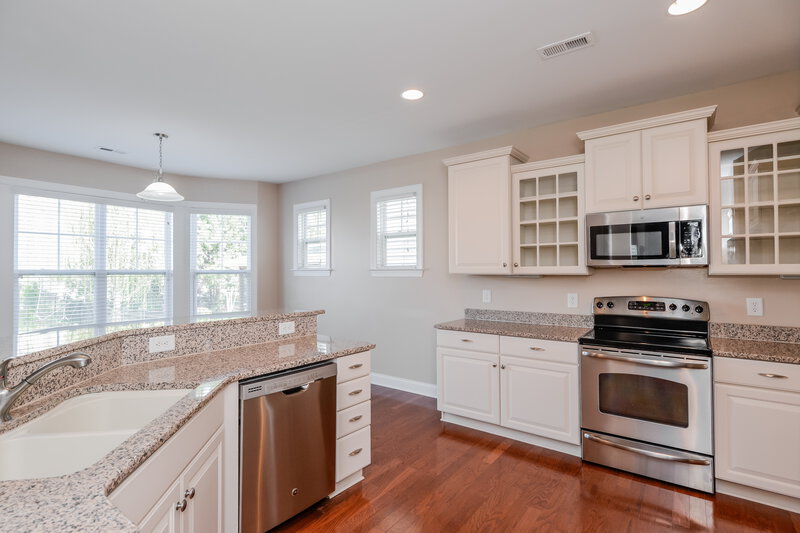 5,950/Mo, 8020 Whitehawk Hill Rd Waxhaw, NC 28173 Kitchen View 2