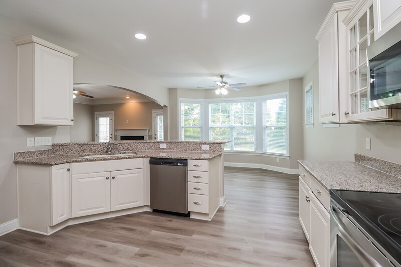 4,085/Mo, 8020 Whitehawk Hill Rd Waxhaw, NC 28173 Kitchen View 2